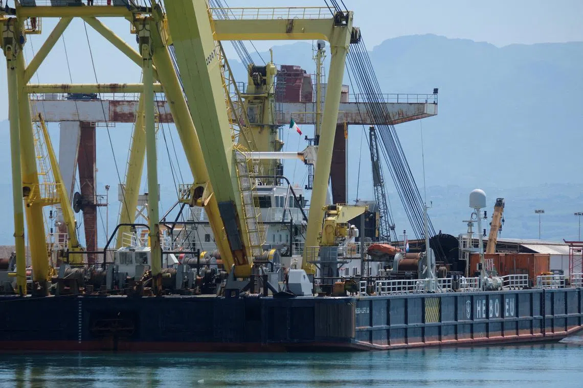 FILE PHOTO: Floating crane ship HEBO LIFT 10, which will recover the \"Bayesian\" yacht of British tech entrepreneur Mike Lynch, is docked at the port of Termini Imerese, ahead of the salvage operation off Porticello, near Palermo, Italy, May 3, 2025. REUTERS/Igor Petyx/File Photo
