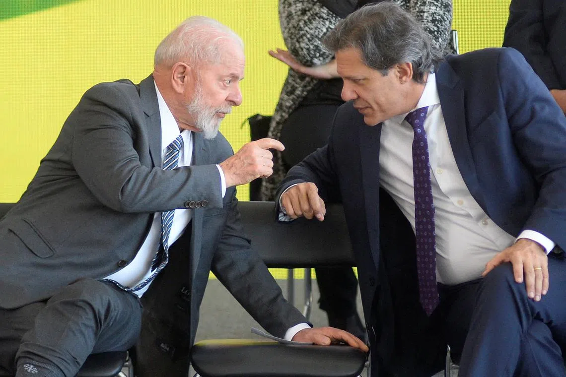 FILE PHOTO: Brazilian President Luiz Inacio Lula da Silva talks to Finance Minister Fernando Haddad during a meeting at the Planalto Palace in Brasilia, Brazil, July 3, 2024. REUTERS/Andressa Anholete/File Photo