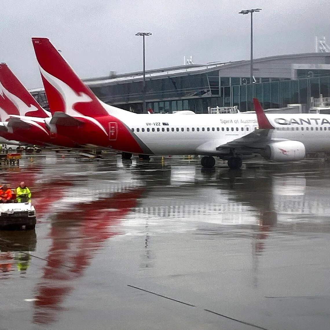 Qantas is reviewing its policy on passengers carrying lithium batteries after an incident at its airport lounge in Melbourne.