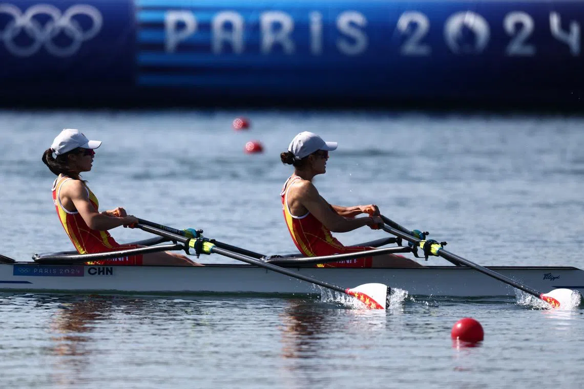 Paris 2024 Olympics - Rowing - Lightweight Women's Double Sculls Repechages - Vaires-sur-Marne Nautical Stadium - Flatwater, Vaires-sur-Marne, France - July 29, 2024. Jiaqi Zou of China and Xiuping Qiu of China in action. REUTERS/Yara Nardi