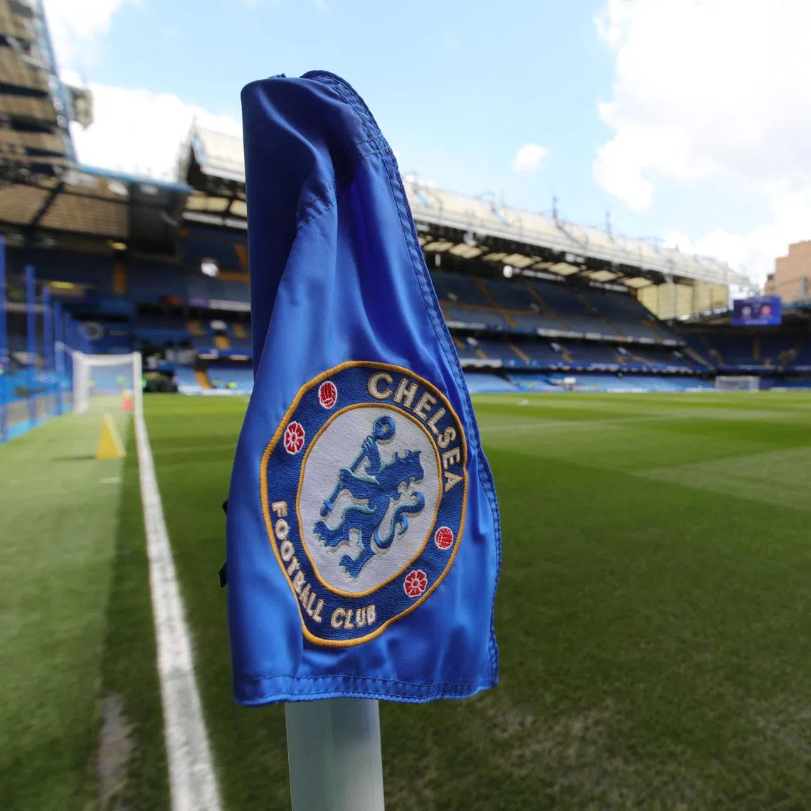 FILE PHOTO: Soccer Football - Premier League - Chelsea v Brentford - Stamford Bridge, London, Britain - April 2, 2022 General view of the corner flag inside the stadium before the match. REUTERS/Chris Radburn/File Photo