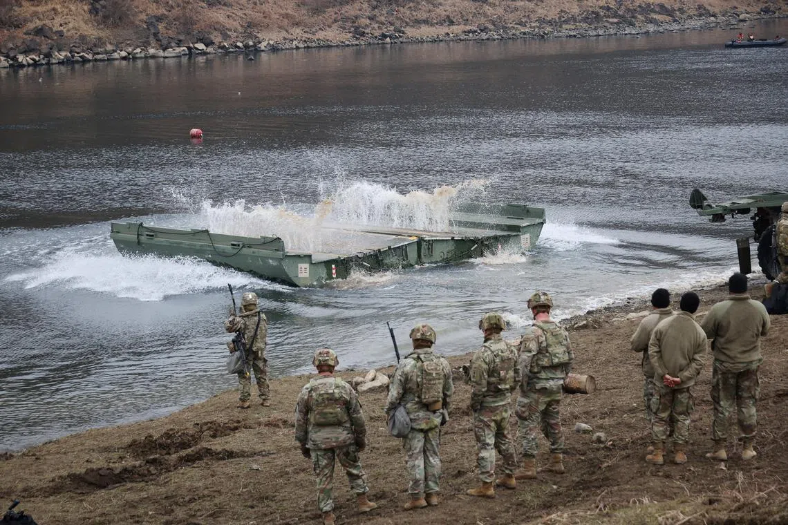 U.S. and South Korean army soldiers take part in a U.S.-South Korea joint river-crossing exercise which is a part of the annual Freedom Shield joint military training, near the demilitarized zone separating the two Koreas in Yeoncheon, South Korea, March 20, 2025.   REUTERS/Kim Hong-Ji