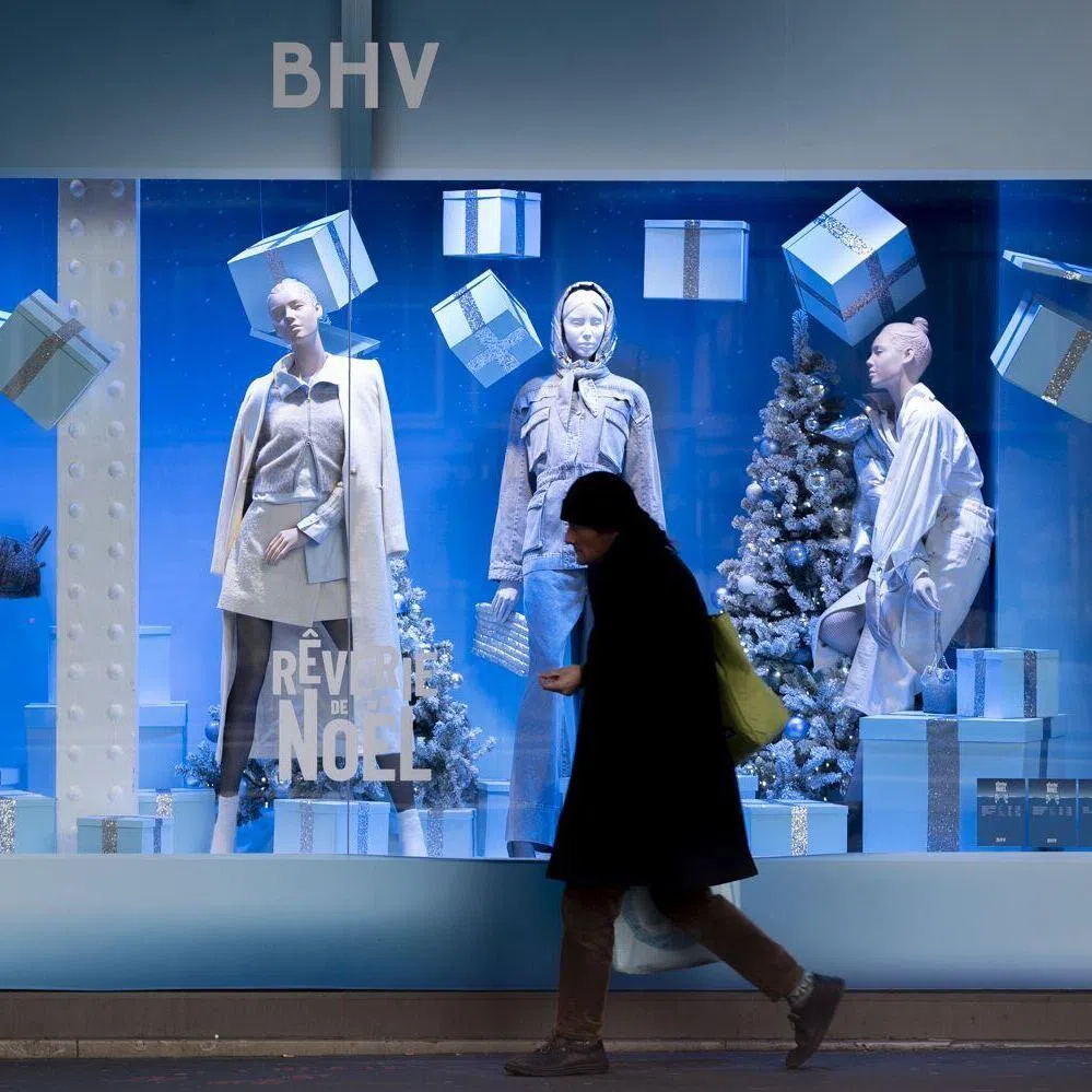 As AI upends online shopping, physical stores gain renewed importance.  