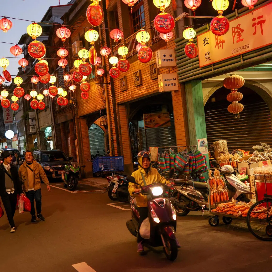 A street in Taipei. The writer found that during her Taiwan trip, she surprisingly blurted out phrases in Cantonese when she was struggling to say precisely what she wanted in Mandarin.