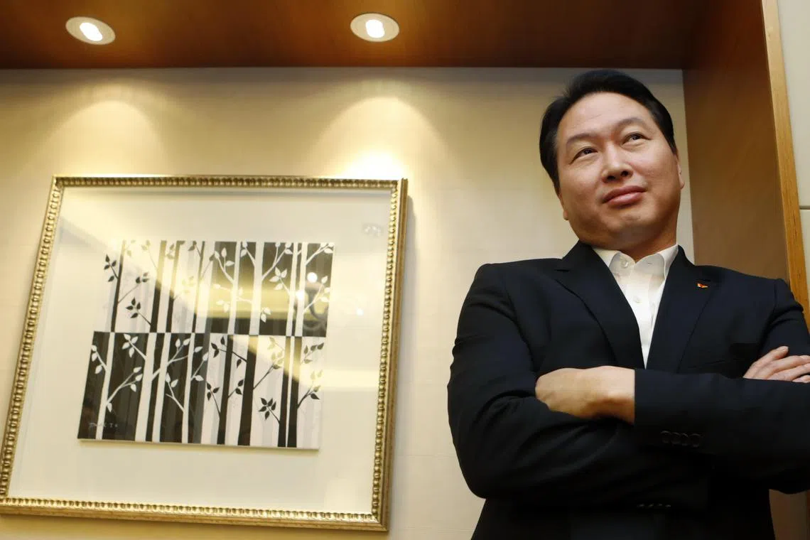 FILE PHOTO: Chairman & CEO of SK Holdings, SK Innovation and SK Hynix, Chey Tae-won, a former SK Group chairman and still a major shareholder of the group, poses during an interview with Reuters in Seoul January 27, 2013. REUTERS/Lee Jae-Won /File Photo