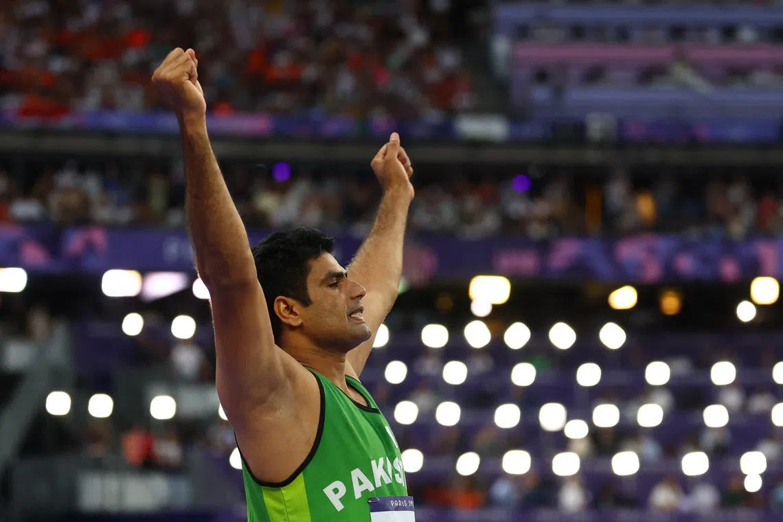 Paris 2024 Olympics - Athletics - Men's Javelin Throw Final - Stade de France, Saint-Denis, France - August 08, 2024. Arshad Nadeem of Pakistan celebrates after throwing an Olympic record REUTERS/Kai Pfaffenbach