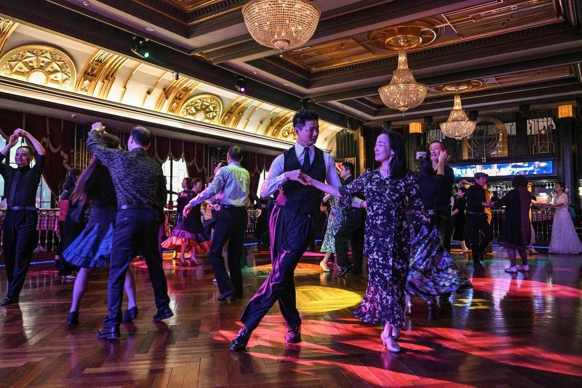 Shanghai’s elderly waltz back to the past at lunchtime dance halls