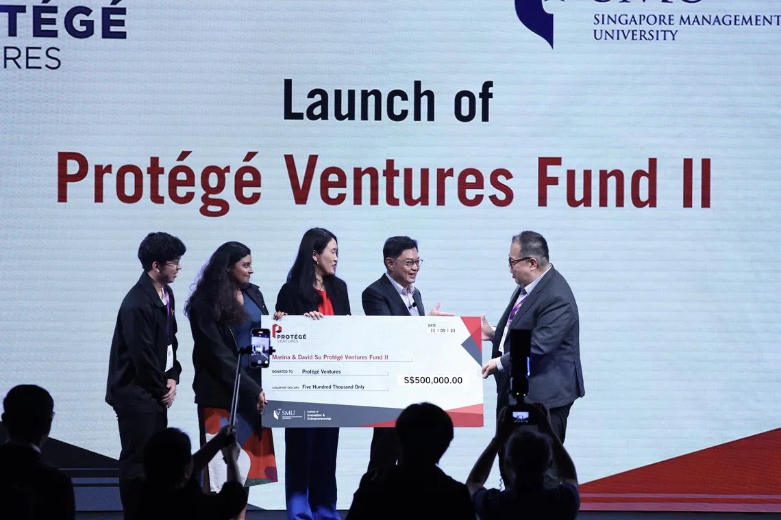 DPM Heng Swee Keat (fourth from left) at the 11th Lee Kuan Yew Global Business Plan Competition.