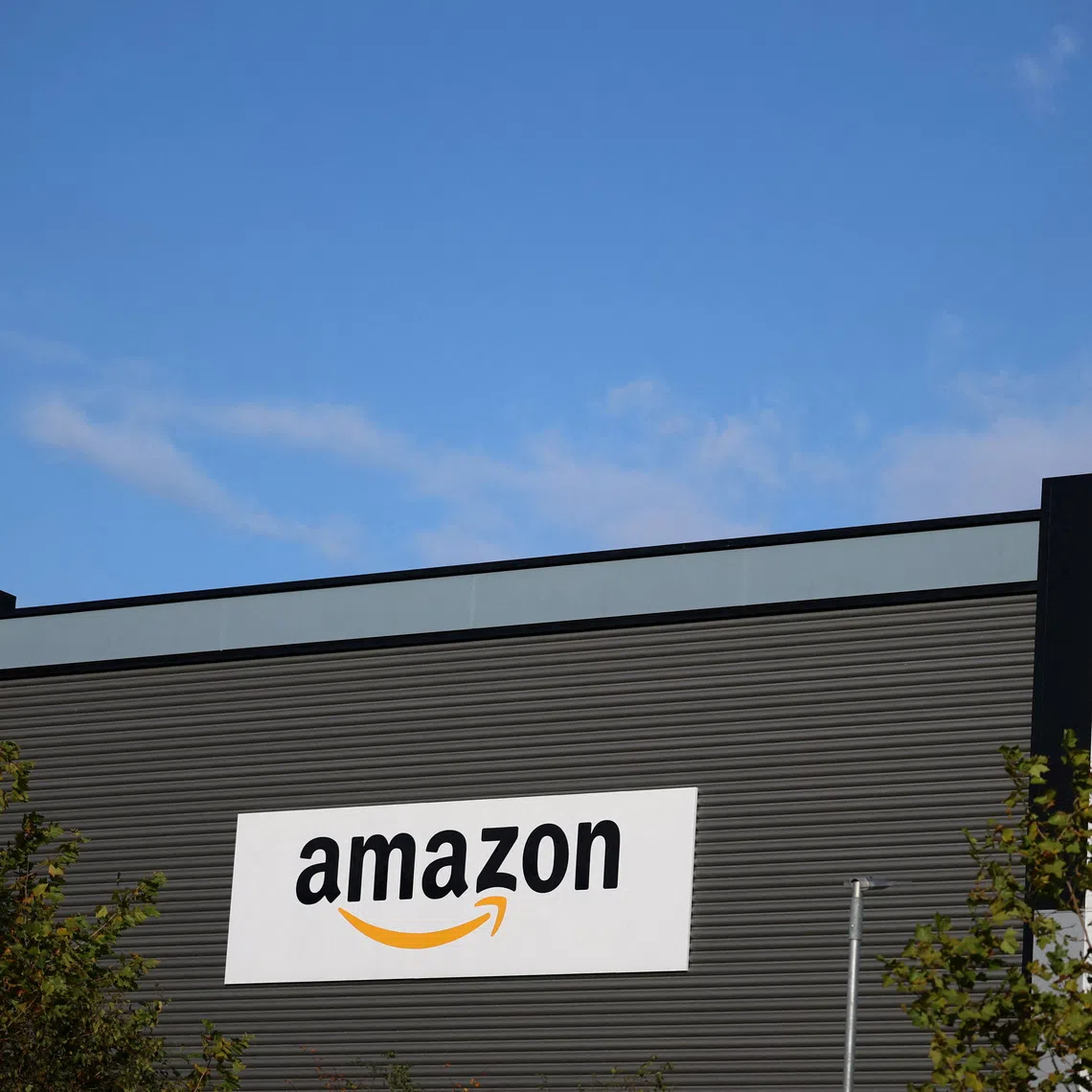 The new waiver will require shoppers to resolve disputes outside the courts but Amazon said customers could still file small claims.