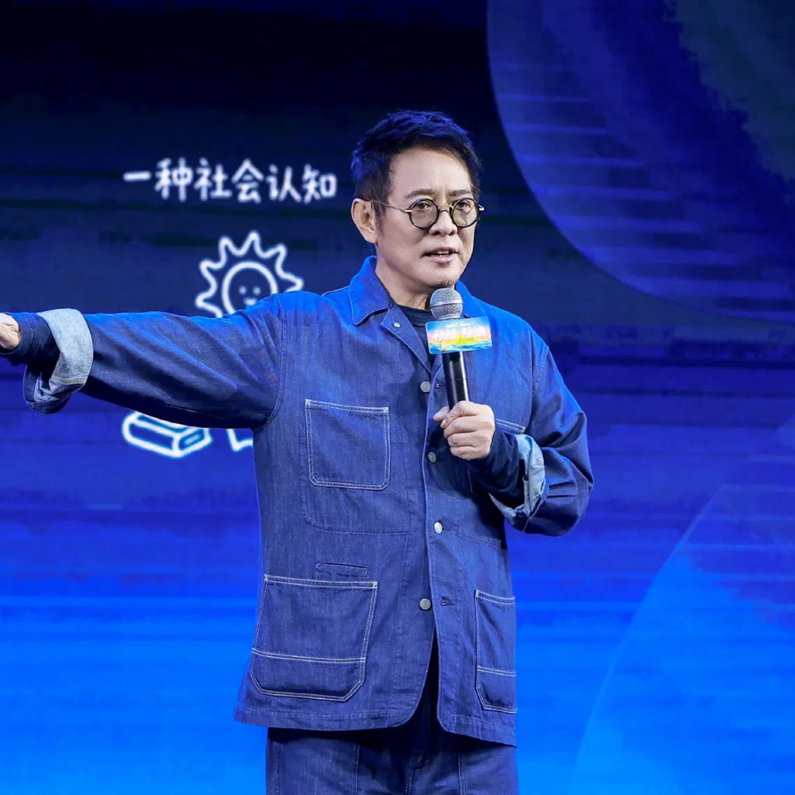 Jet Li has denied rumours claiming he had abandoned his ex-wife and their two older daughters.