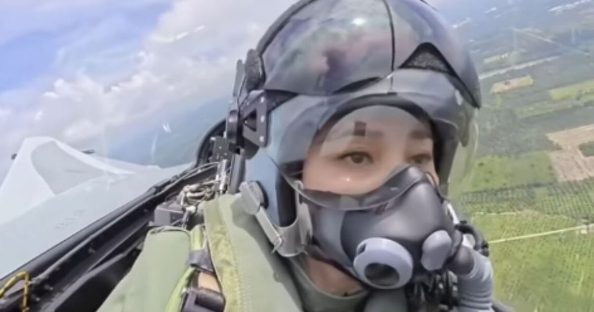 Thai queen Suthida flies fighter jet solo for the first time