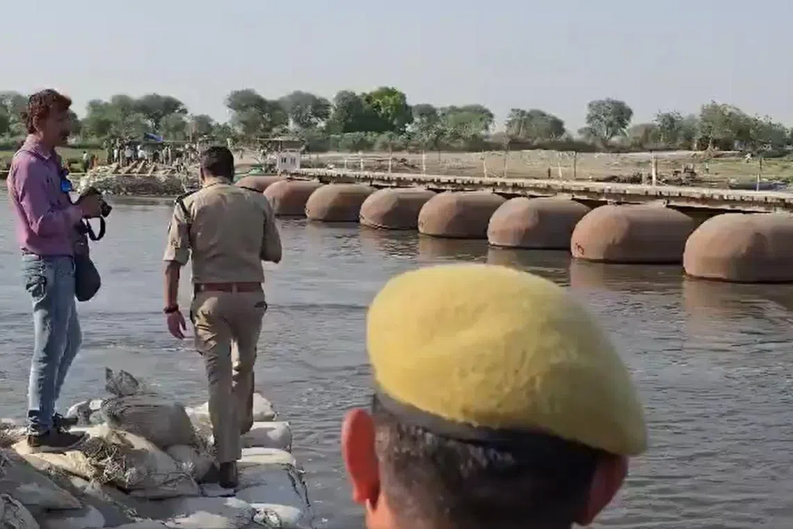 At least 10 dead after boat hits bridge in India