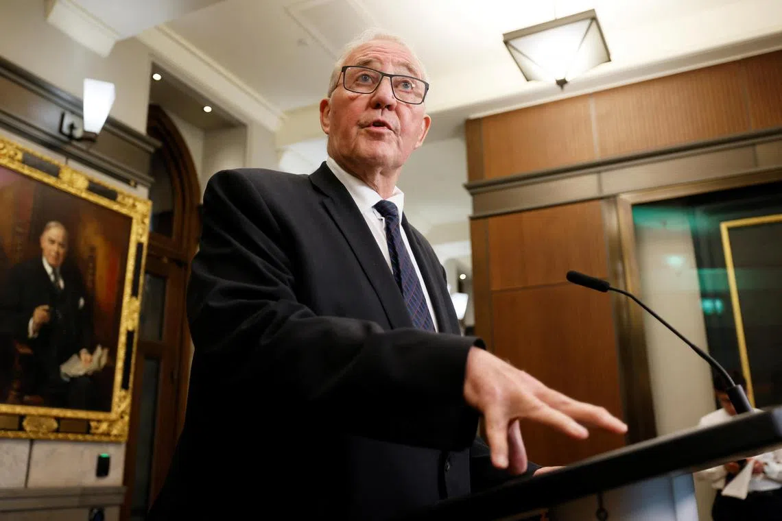 Canadian Defence Minister Bill Blair said: “As the country with the longest coastline in the world, Canada needs a new fleet of submarines.”