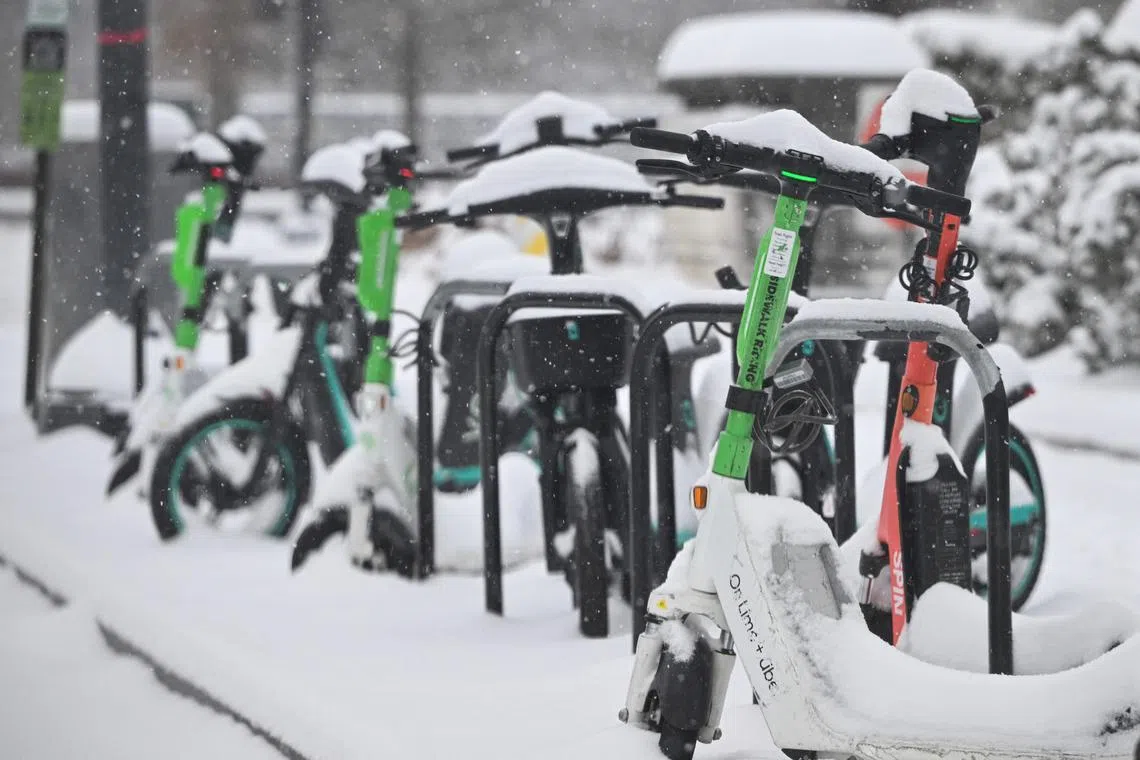 Hundreds of schools announced in advance that they would not open on Jan 6 due to the storm.