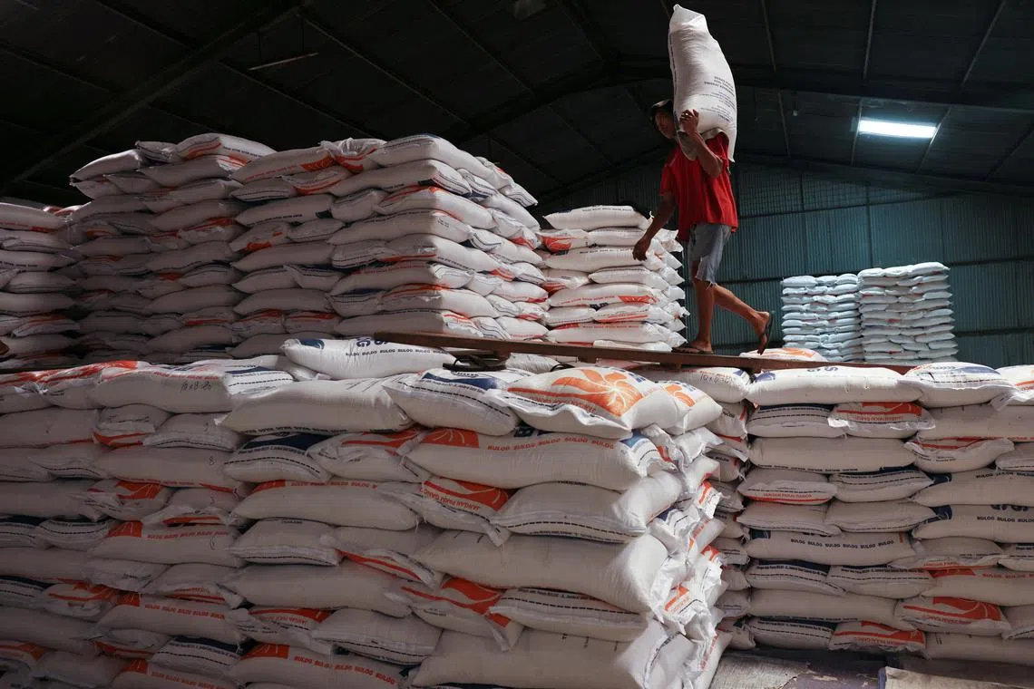A worker carries a sack of rice at the warehouse in Jakarta, Indonesia, February 13, 2024. REUTERS/Ajeng Dinar Ulfiana/File Photo