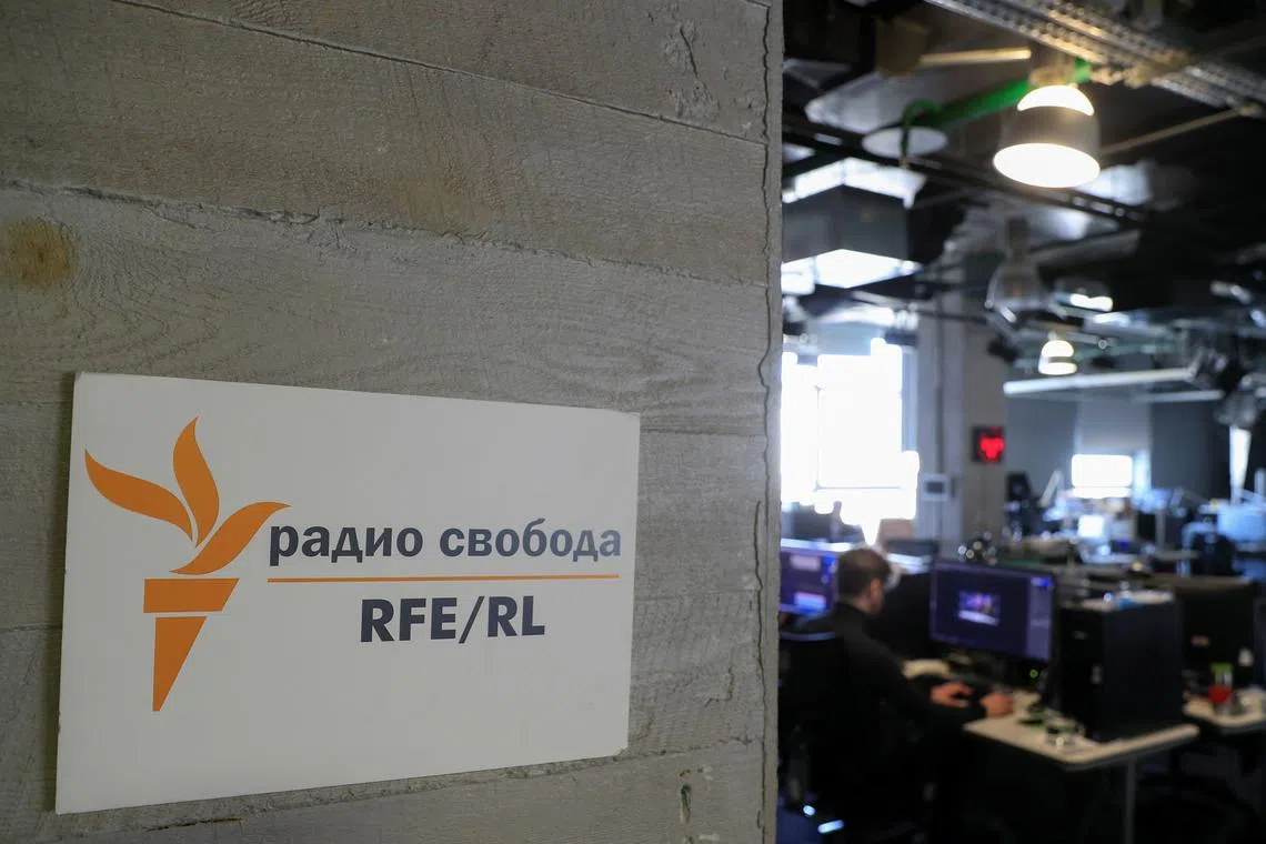 A view shows the newsroom of Radio Free Europe/Radio Liberty (RFE/RL) broadcaster in Moscow, Russia April 6, 2021. Picture taken April 6, 2021. REUTERS/Evgenia Novozhenina/File Photo