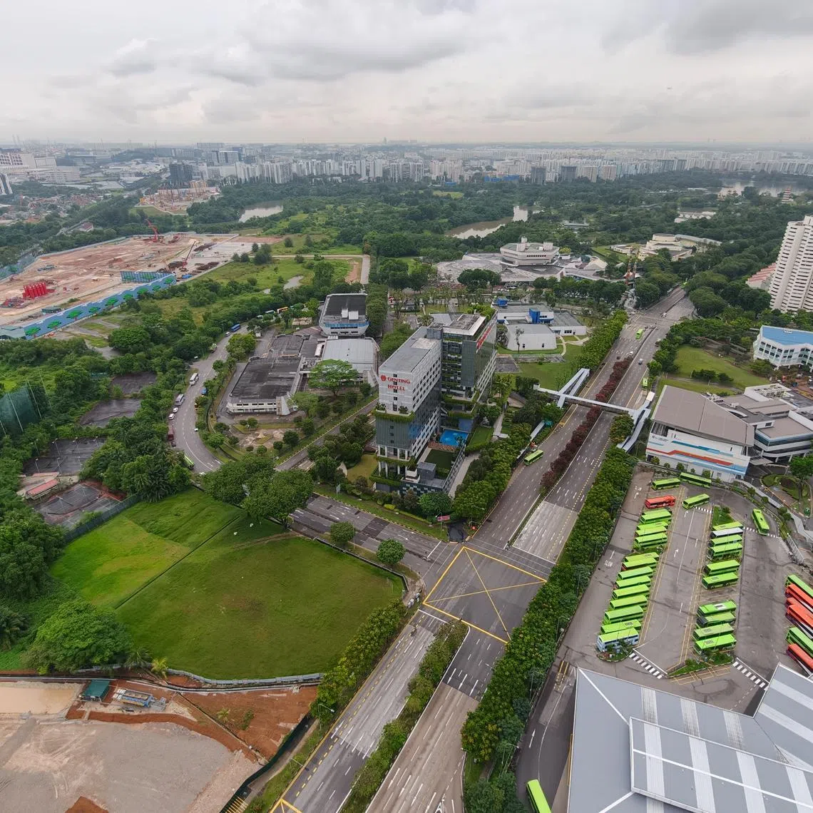 The white site (green parcel on bottom left) has a total potential yield of 186,139 sqm, comprising a minimum of 40,000 sqm of office space and about 1,200 private residential units.