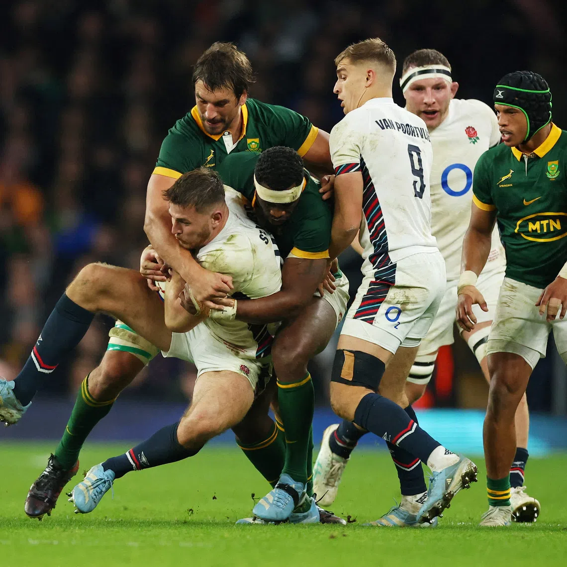 FILE PHOTO: Rugby Union - Autumn Internationals - England v South Africa - Allianz Stadium Twickenham, London, Britain - November 16, 2024 England's Freddie Steward in action with South Africa's Siya Kolisi and Eben Etzebeth REUTERS/Toby Melville/File Photo