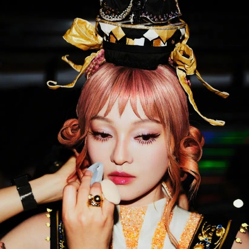 Taiwanese singer Angela Chang received medical attention during her concert in Chengdu, China, on Aug 23.
