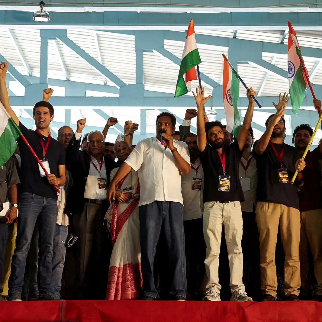 Indian social media influencer and activist Dhruv Rathee, Indian actor Prakash Raj, Cockroach Janta Party founder Abhijeet Dipke and other supporters gesture during a protest demanding the resignation of the country's election chief Gyanesh Kumar, in Bengaluru, India, October 8, 2026. REUTERS/Priyanshu Singh