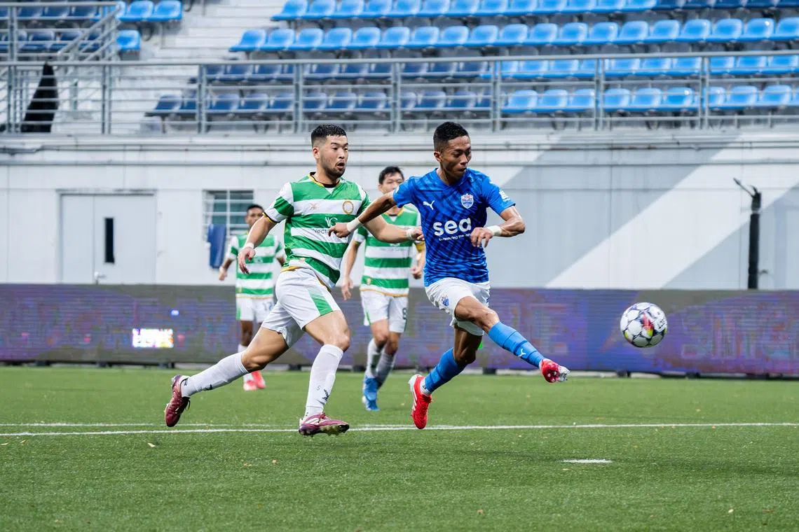 dgsoc26 - Shawal Anuar scoring the winning goal in Lion City Sailors' 2-1 win over Geylang International at the Jalan Besar Stadium on Jan 26



Credit: Football Association of Singapore