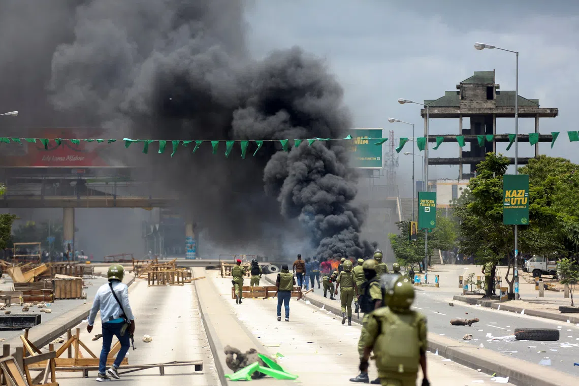 Tanzanian riot police disperse demonstrators during violent protests that marred the election following the disqualification of the two leading opposition candidates in Dar es Salaam, Tanzania, October 29, 2025. REUTERS/Onsase Ochando