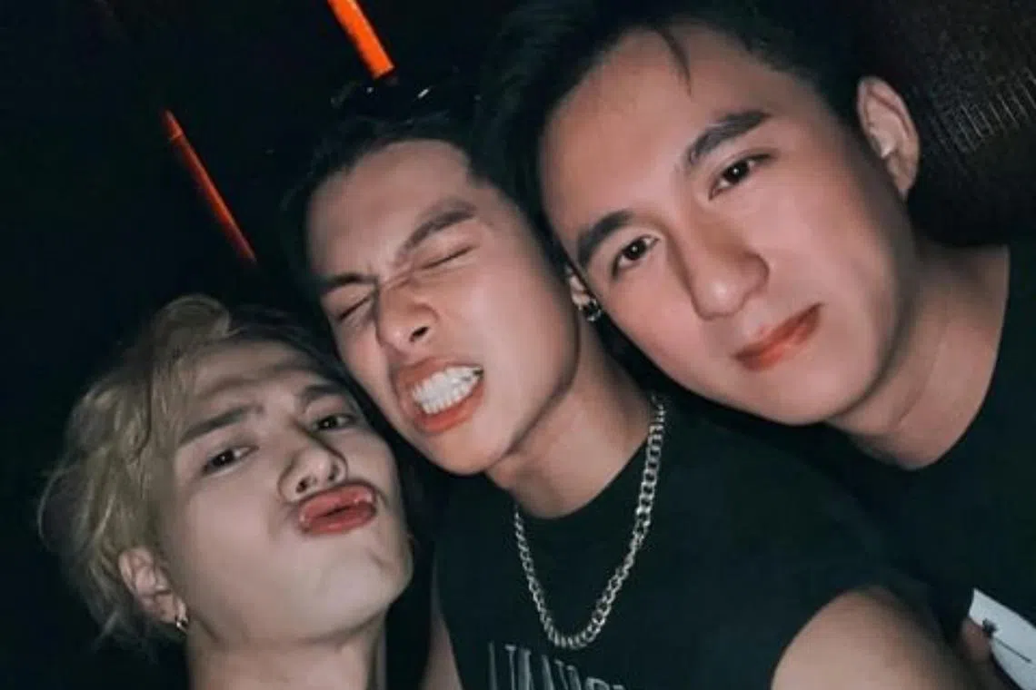 Glenn Yong took to Instagram to share several snapshots of him and Jackson Wang dancing the night away at Avenue Singapore.