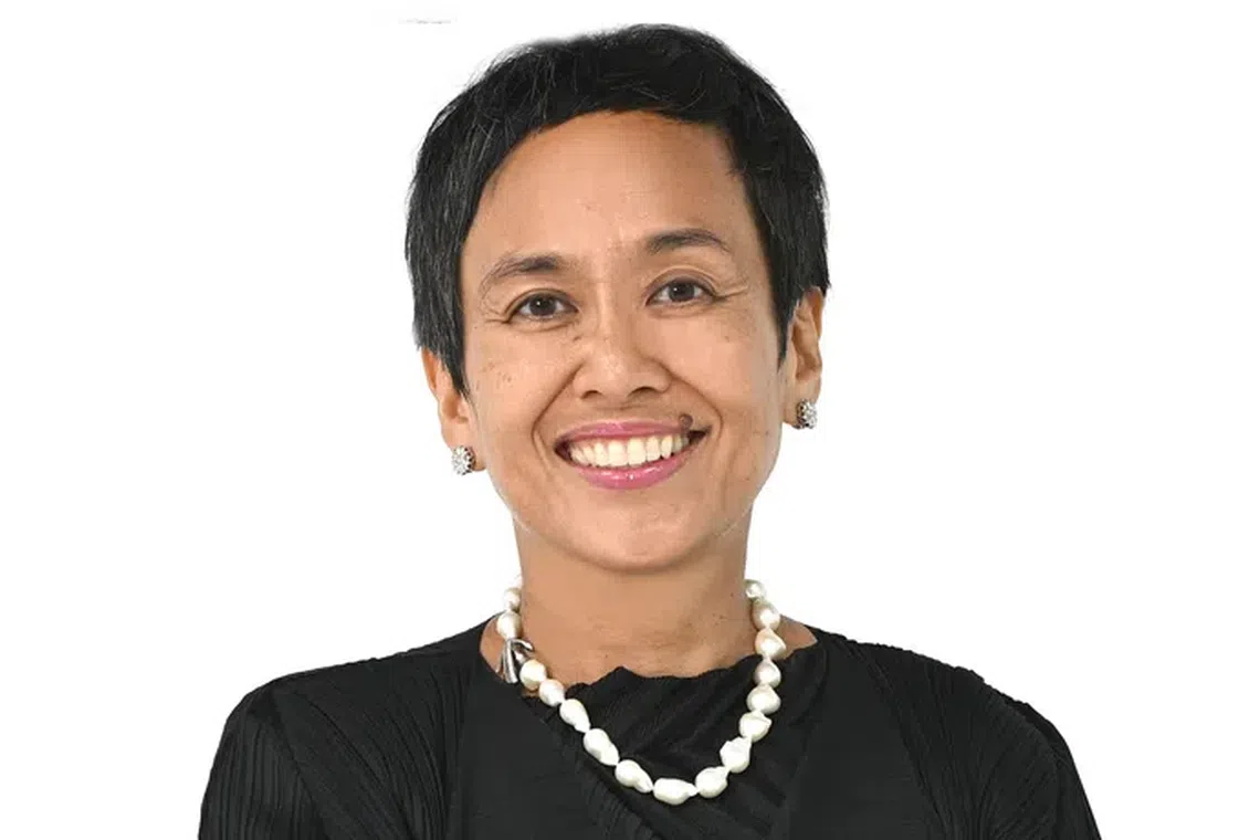 Ms Owi S Ruivivar is a seasoned investment manager with over 30 years of experience in economics, investment strategy and portfolio management.