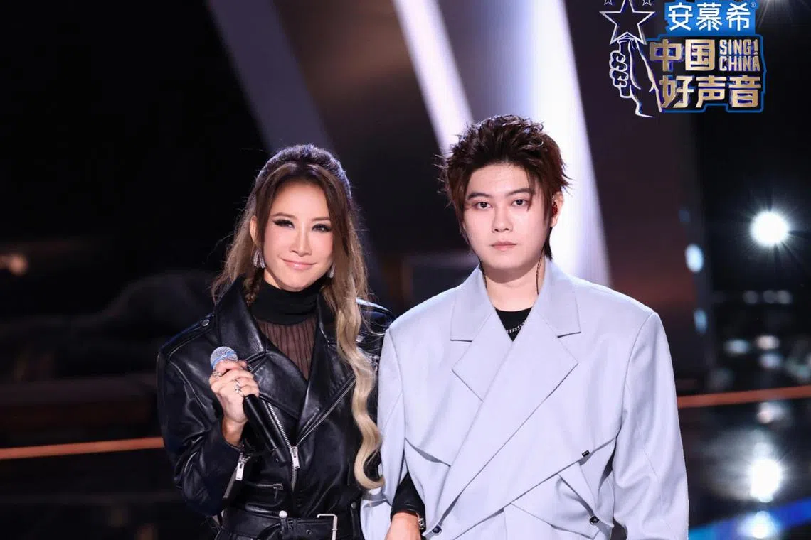 Coco Lee (left) with contestant Wang Zepeng in the finale on Sing! China in October 2022.