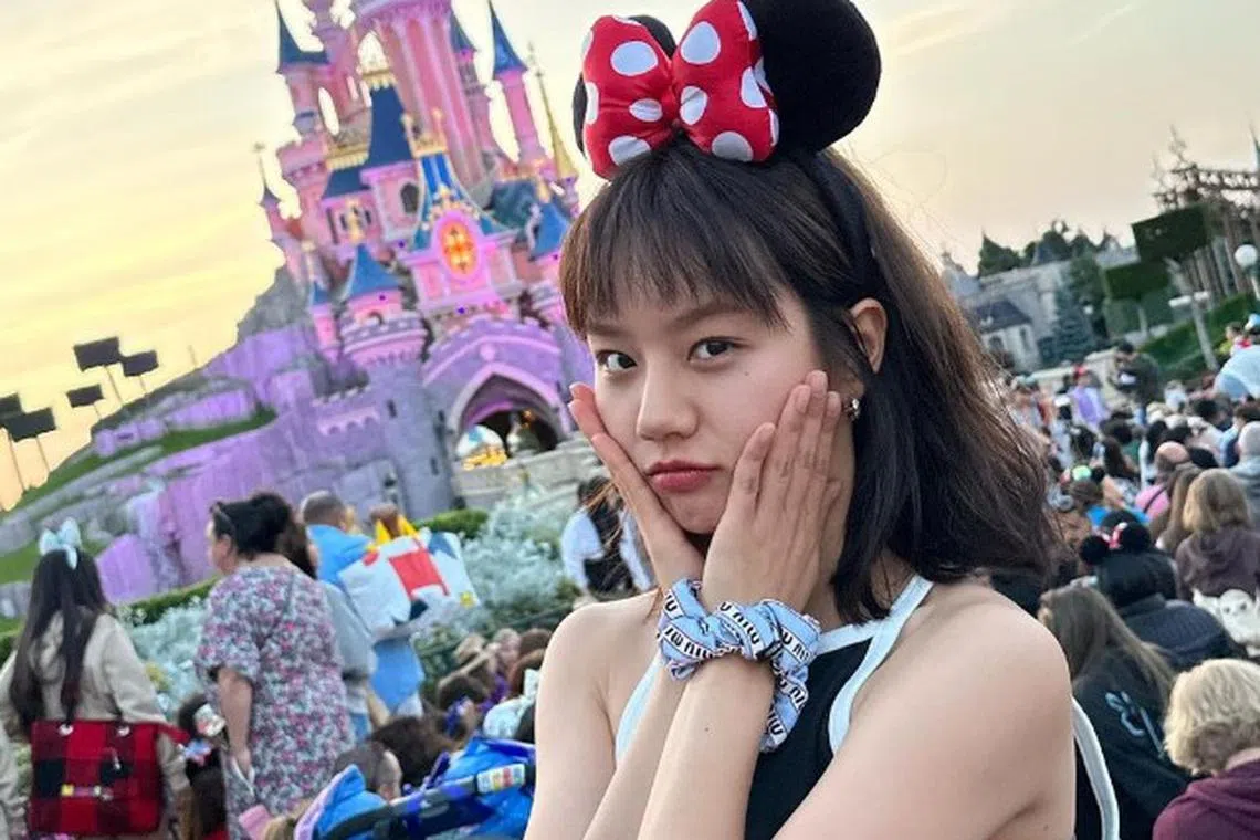 K-pop star Hyeri, of the band Girl's Day, said Delta Air Lines told her she could either take the economy seat or the next flight out of Los Angeles.