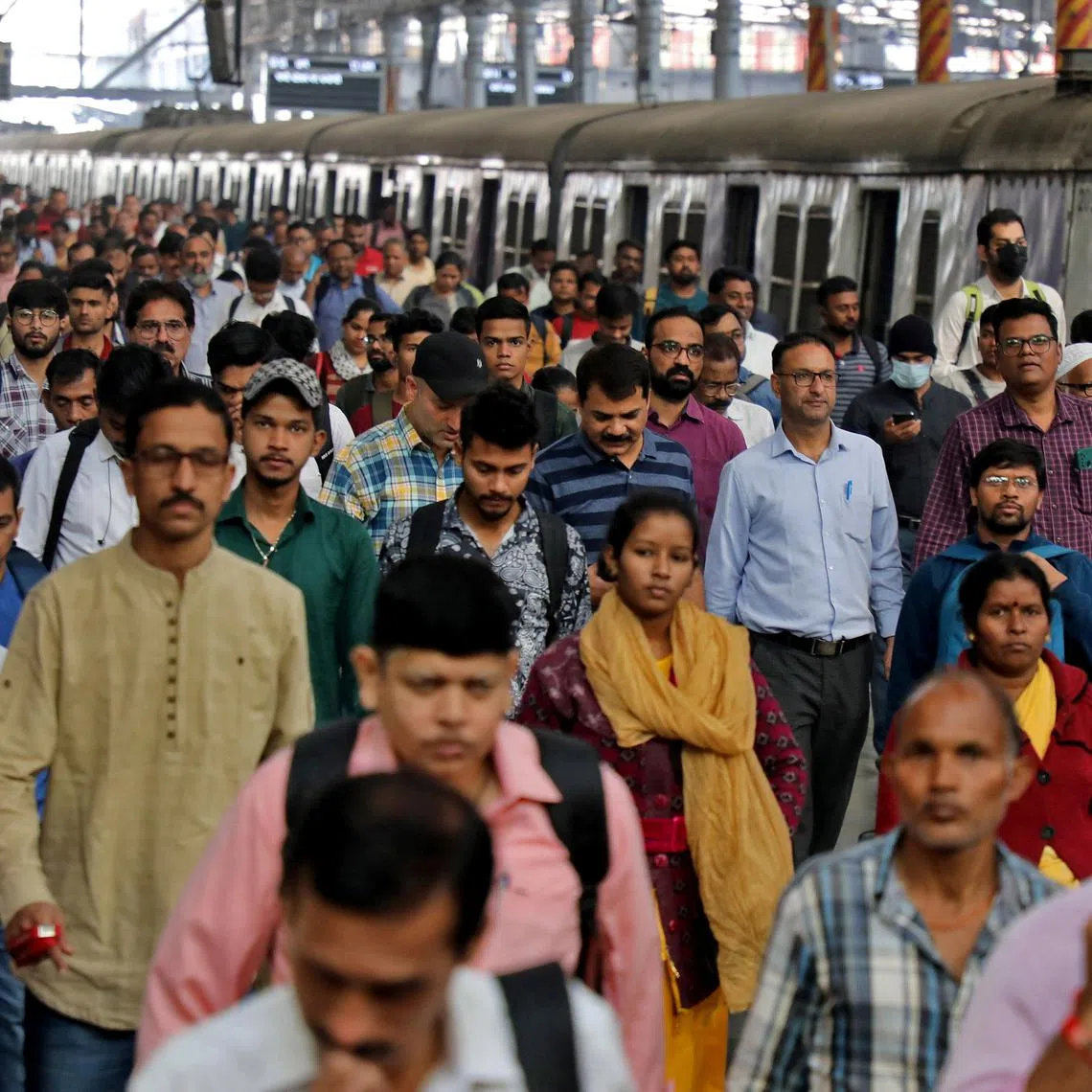 Commuters walk on a platform after disembarking from a suburban train at a railway station in Mumbai, India, January 21, 2023. REUTERS/Niharika Kulkarni/ File Photo