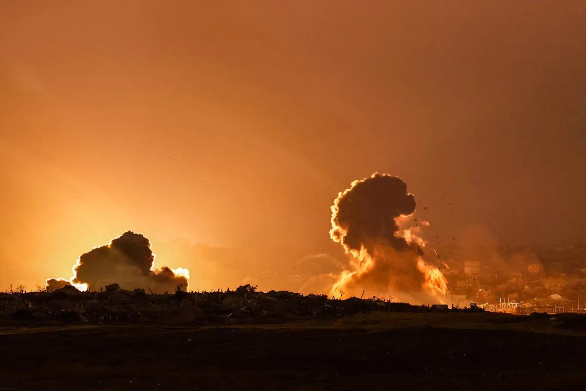 FILE PHOTO: Smoke rises in Gaza after Israeli airstrikes as seen from the Israeli side of the Israel-Gaza border, July 16, 2025. REUTERS/Amir Cohen/File Photo