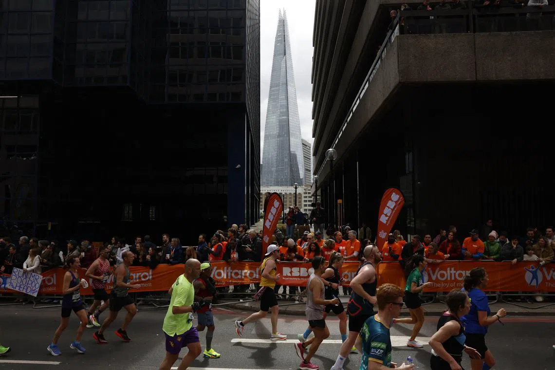 FILE PHOTO: Athletics - London Marathon - London, Britain - April 21, 2024  General view of the participants in action as the Shard is seen during the marathon REUTERS/Peter Cziborra/File Photo