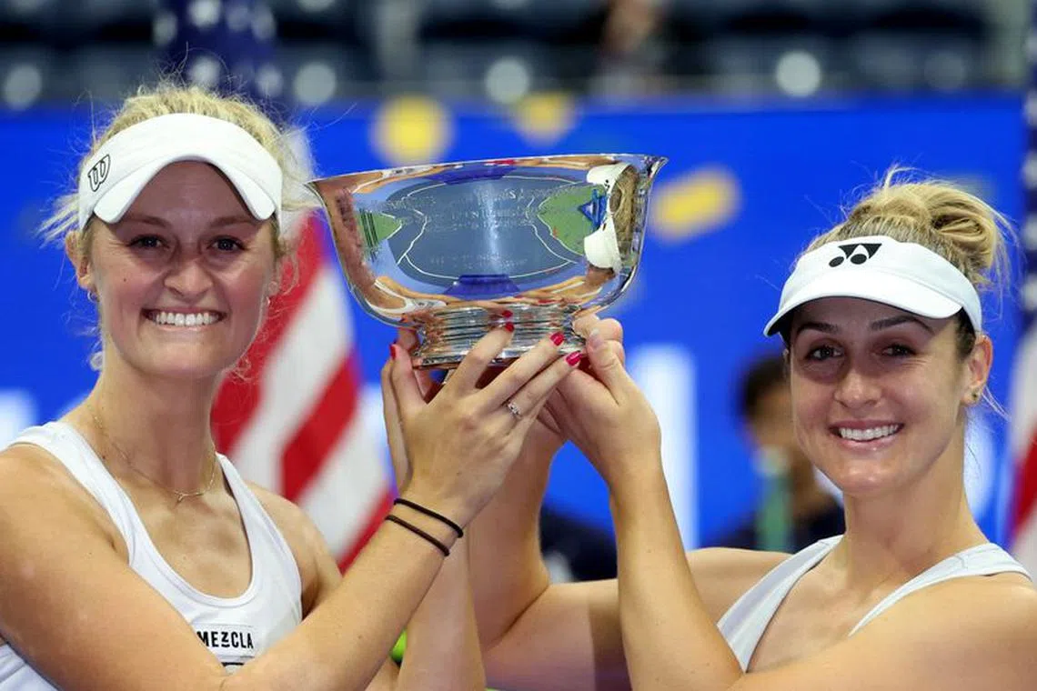 Tennis - U.S. Open - Flushing Meadows, New York, United States - September 10, 2023 New Zealand's Erin Routliffe and Canada's Gabriela Dabrowski celebrate with the trophy after winning the women's doubles final REUTERS/Mike Segar