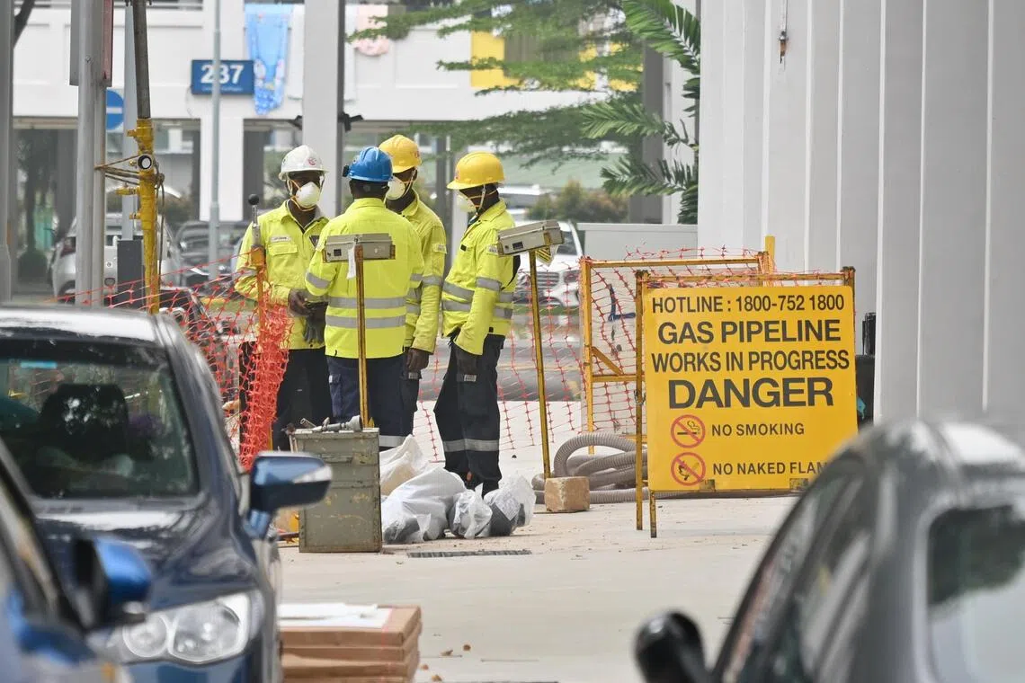 Under the new guidelines, employers should avoid assigning vulnerable workers strenuous outdoor work when PM2.5 readings are elevated.