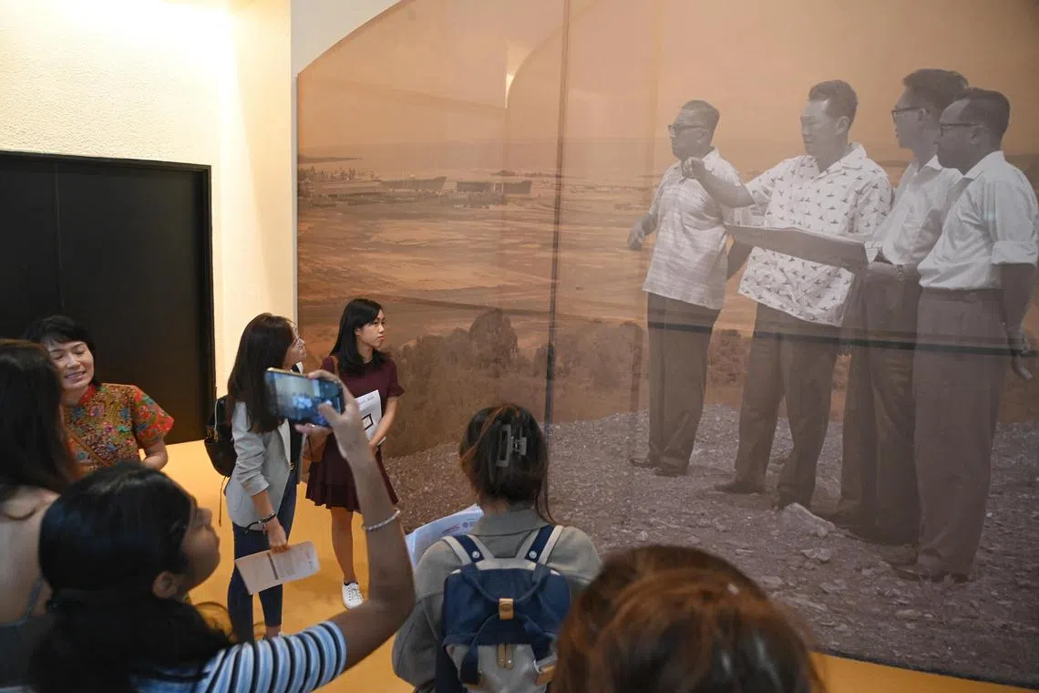 Semangat yang Baru: Forging a New Singapore Spirit is an exhibition that captures the dynamism and courage that underpinned Singapore’s road to independence and nation-building, delving into the dilemmas and decision-making as our leaders rallied the people of Singapore to build our fledging nation. 

The exhibition is a pilot for the Memorial to test how it would present its narrative for its eventual interpretive gallery and engage visitors.