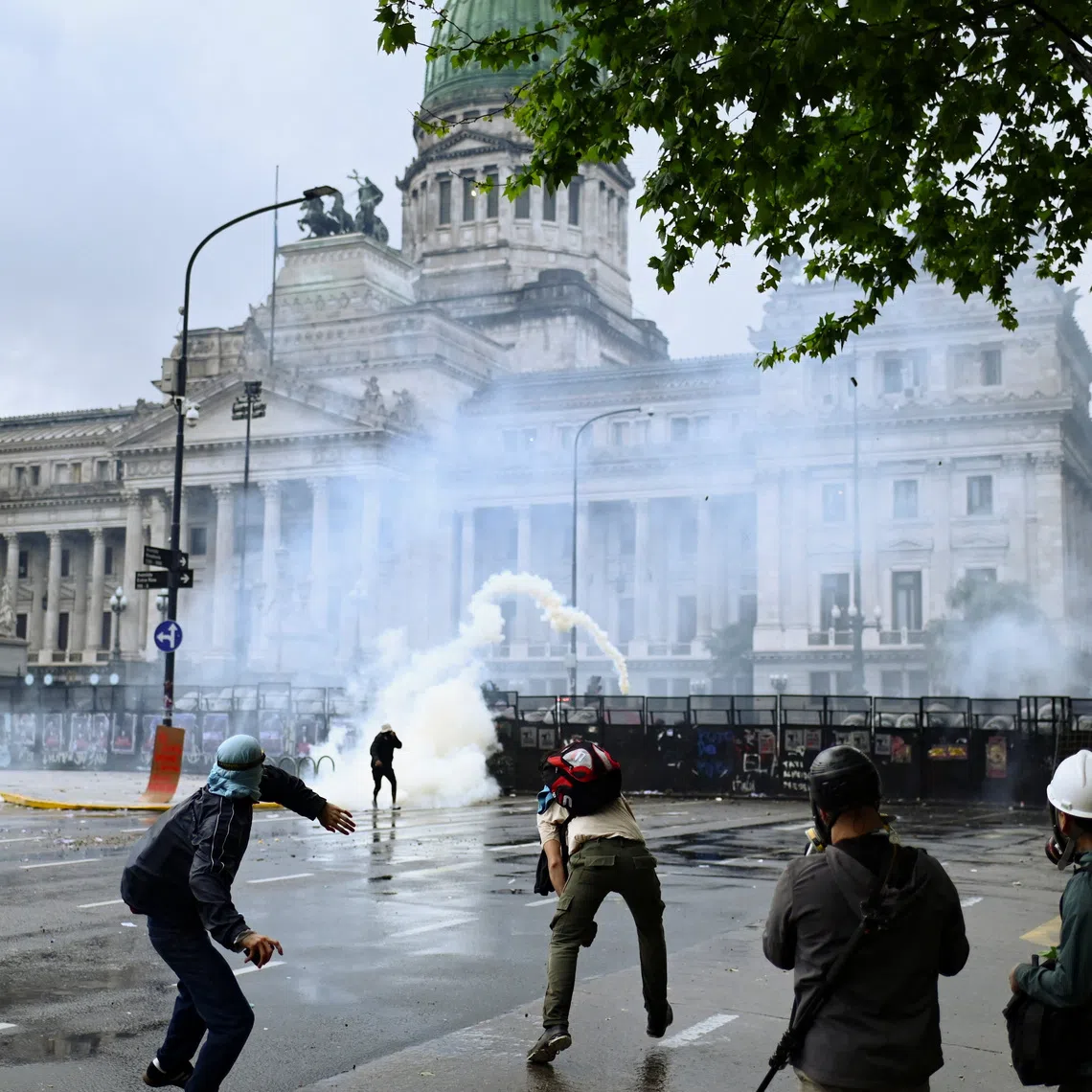 Demonstrators protest in support of the Argentine university community, demanding increased funding, living income for the sector, and against President Javier Milei's administration, in Buenos Aires, Argentina, October 15, 2026. REUTERS/Pedro Lazaro Fernandez
