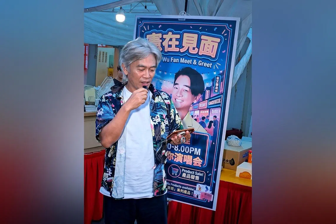 Taiwanese host Jacky Wu makes surprise appearance at Clementi pasar malam