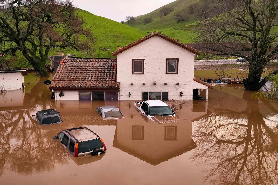 TOPSHOT - A flooded house is seen partially underwater in Gilroy, California, on January 09, 2023. - Heavy rain lashed water-logged California Monday, with forecasters warning of floods as a parade of storms that have killed 12 people battered the western United States. (Photo by JOSH EDELSON / AFP)