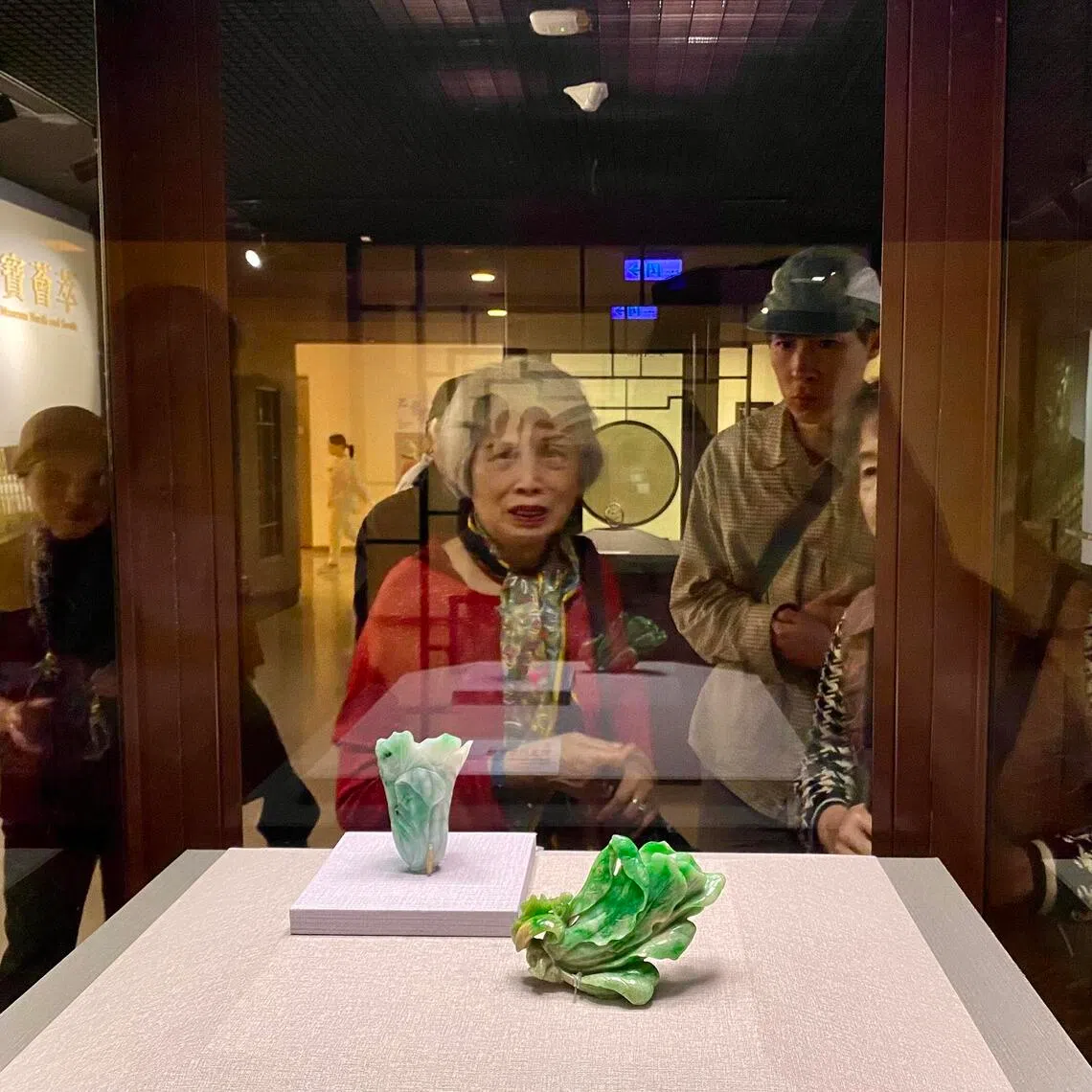 wyyletter26 - While the iconic Jadeite Cabbage is on display in the Czech Republic, two “cabbage sisters" are shown in its place.


CREDIT: YIP WAI YEE