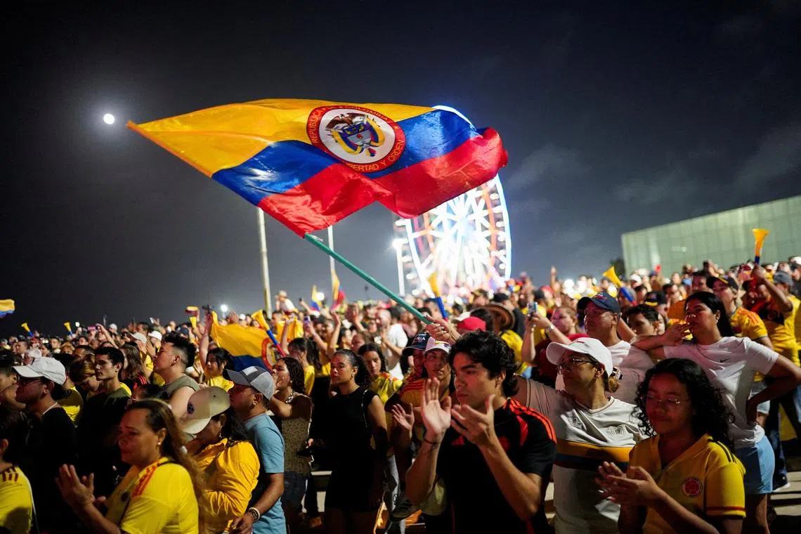 Supporters of Colombian presidential candidate Abelardo De La Espriella of the political movement Defenders of the Homeland react as De La Espriella addresses them after the results of the first round of the presidential election, in Barranquilla, Colombia May 31, 2026. REUTERS/Sergio Acero