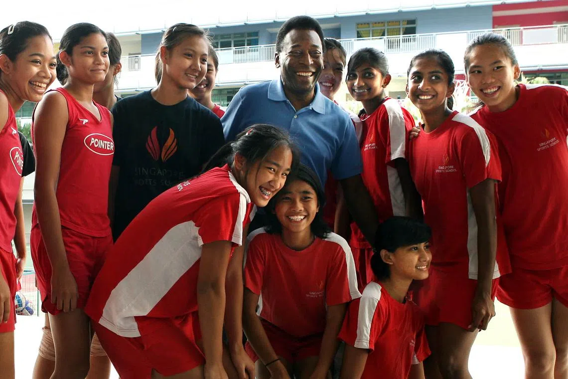Soccer legend Pele visits the Singapore Sports School on 27 Nov 2006. He is one of the many partners Eighth Wonder is bringing here as part of its Sentosa IR proposal.