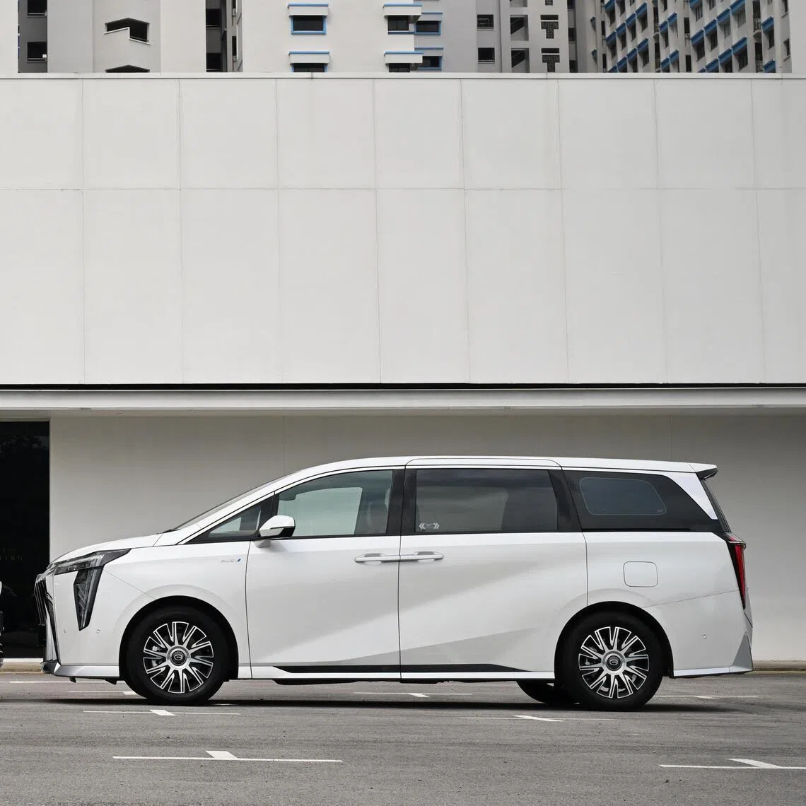 Keen titans: The Xpeng X9 (left) and GAC E9 are two massive contenders in the growing multi-purpose vehicle space. 