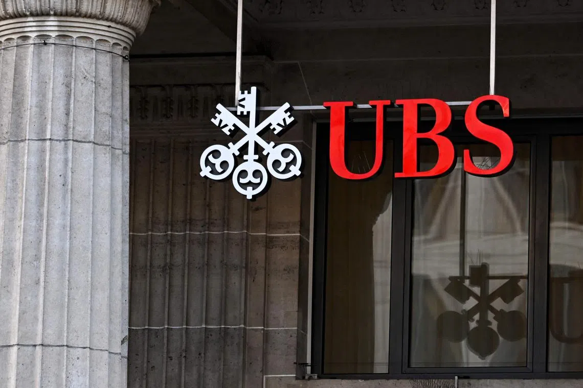 The referral fees would be a first for UBS, echoing earlier incentives that Credit Suisse had offered to its dealmakers