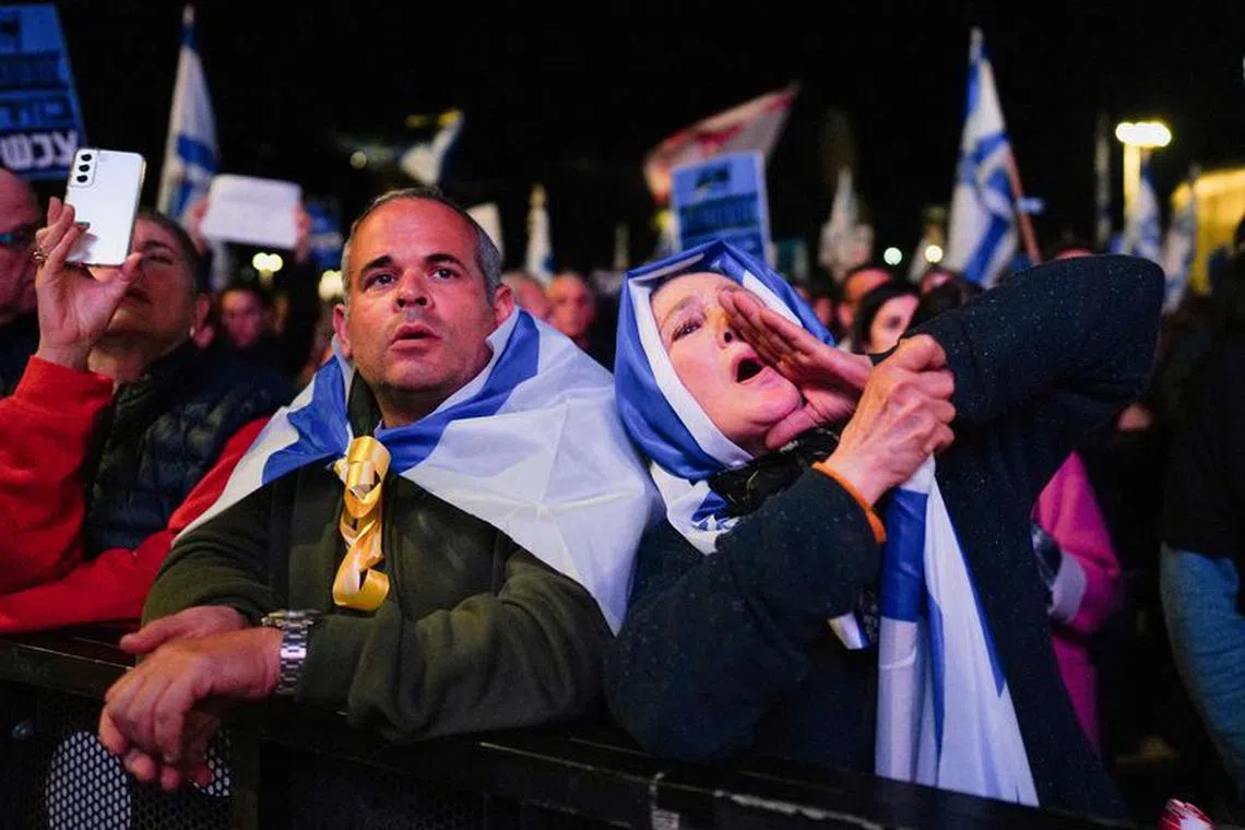 People protest against Israeli Prime Minister Benjamin Netanyahu's government in Tel Aviv, Israel, January 20, 2024. REUTERS/Alexandre Meneghini