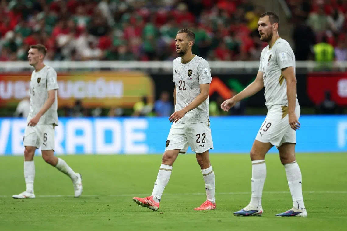 Czechs and South Africa under pressure after opening losses