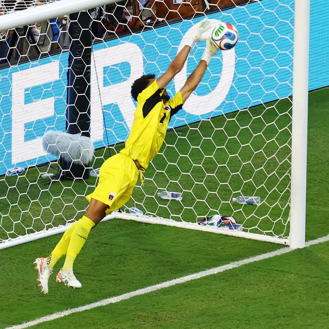 Soccer Football - FIFA World Cup 2026 - Round of 32 - Argentina v Cape Verde - Miami Stadium, Miami Gardens, Florida, U.S. - July 3, 2026 Cape Verde's Vozinha makes a save REUTERS/Marco Bello