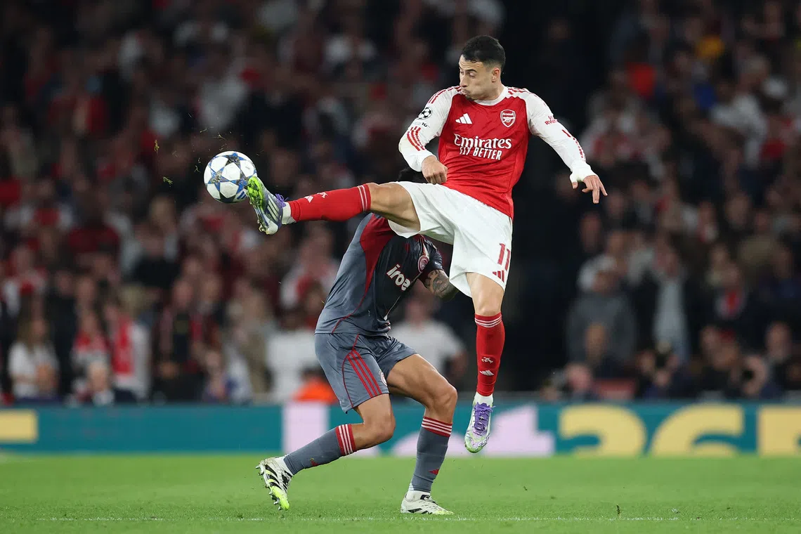 Soccer Football - UEFA Champions League - Arsenal v Olympiacos - Emirates Stadium, London, Britain - October 1, 2025 Arsenal's Gabriel Martinelli in action with Olympiacos' Francisco Ortega Action Images via Reuters/Andrew Boyers