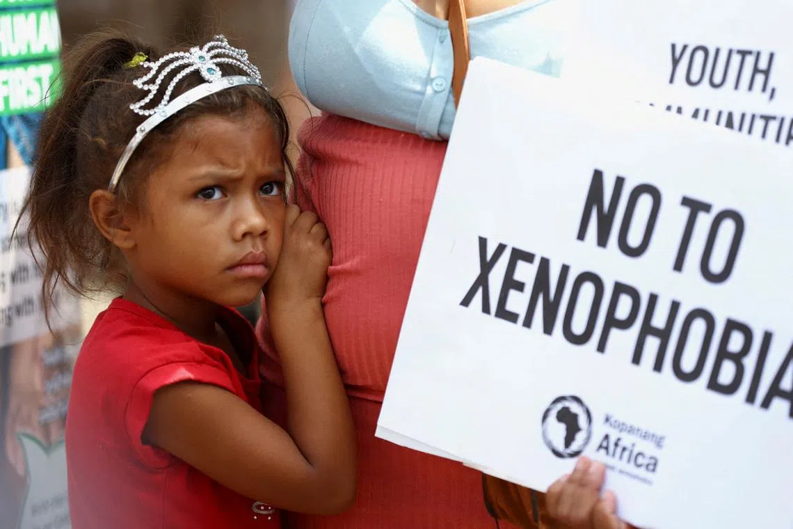 وطن نيوز – جنوب أفريقيا تتعهد باتخاذ إجراءات صارمة ضد الهجمات المعادية للأجانب بعد الاحتجاجات في غانا