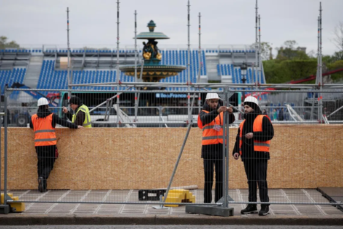 Workers who carry out heavy labour in hot climates are exposed to a “cocktail of hazards”, the ILO has warned.